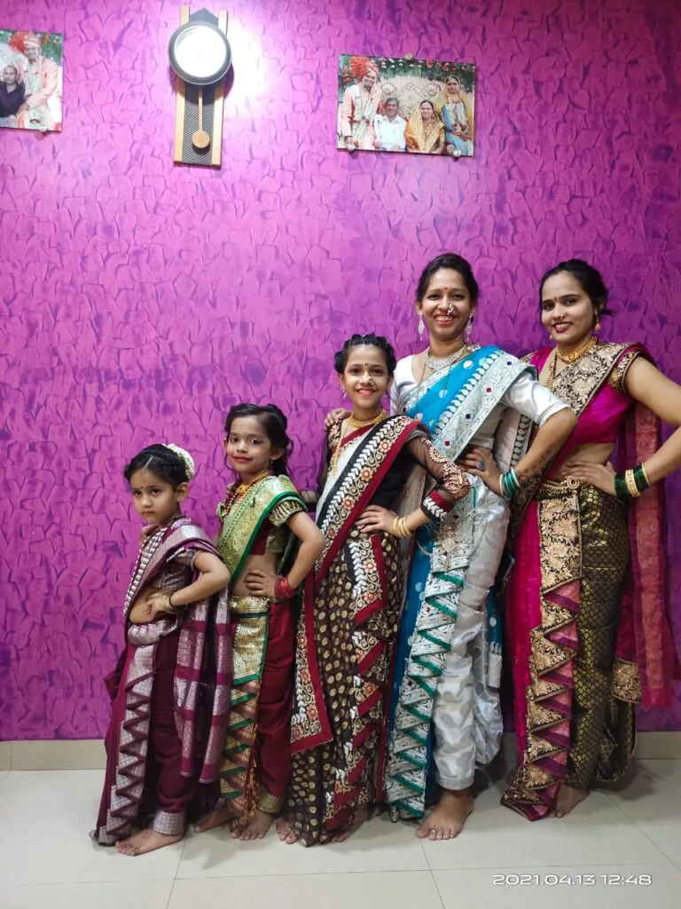ladies of family posing in nauvari