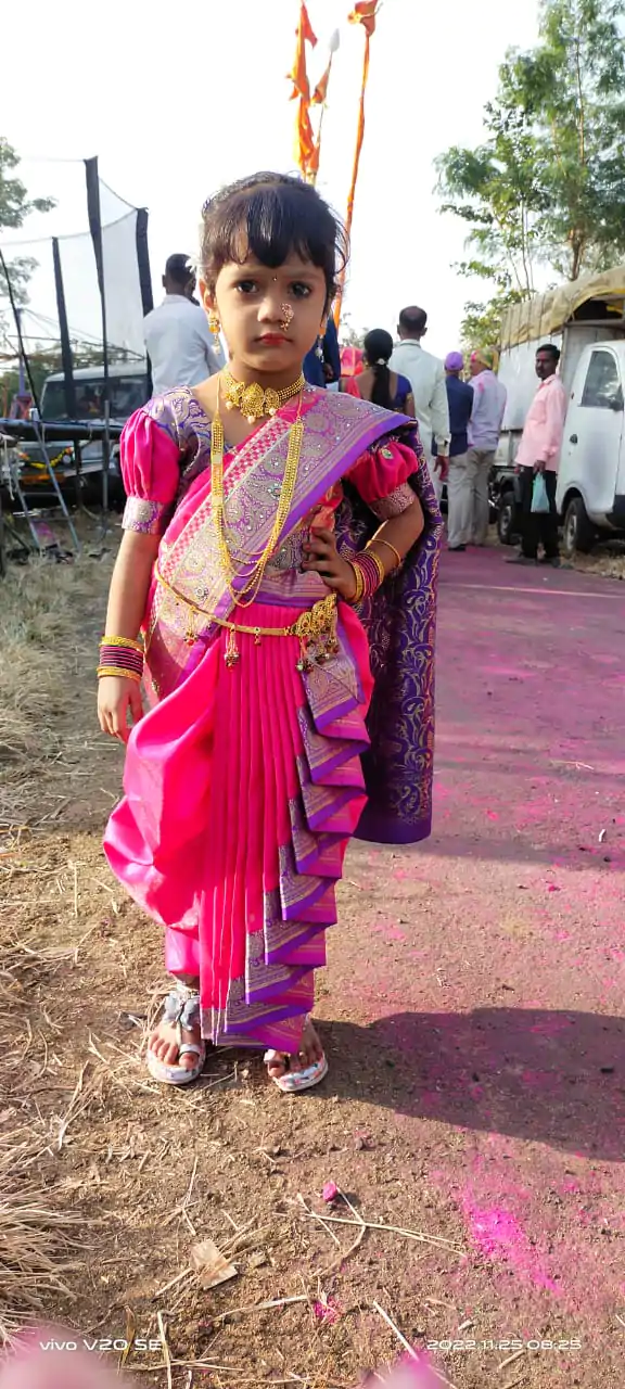 sweet girl in pink nauvari saree
